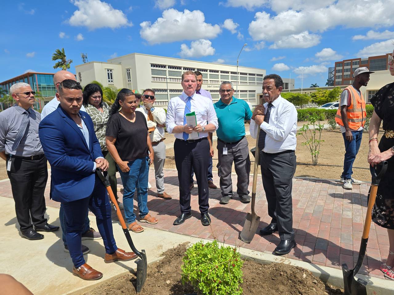 Las Americas roundabout to become ‘Plaza Cultura’ with plantings and art