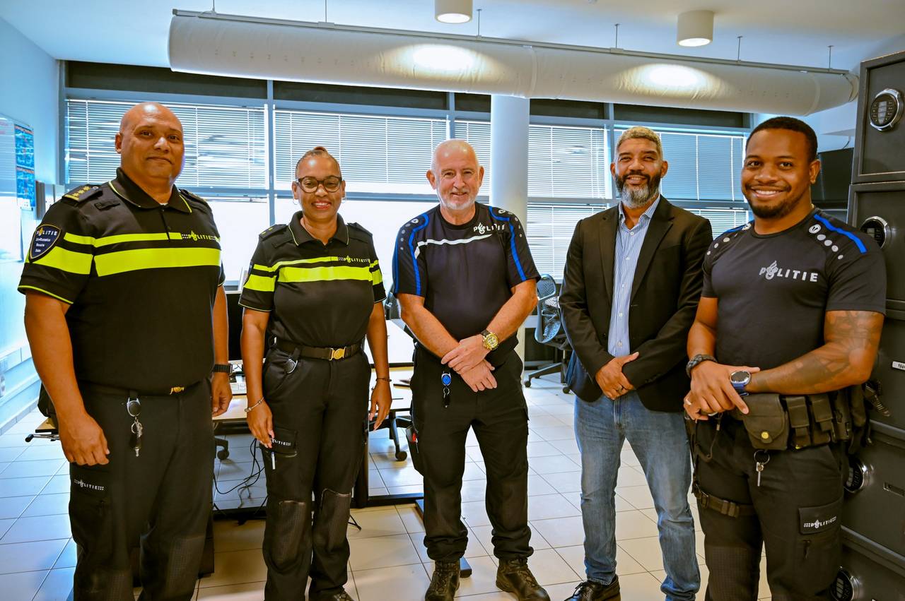 Police leaders strengthen regional ties during work visit to Bonaire
