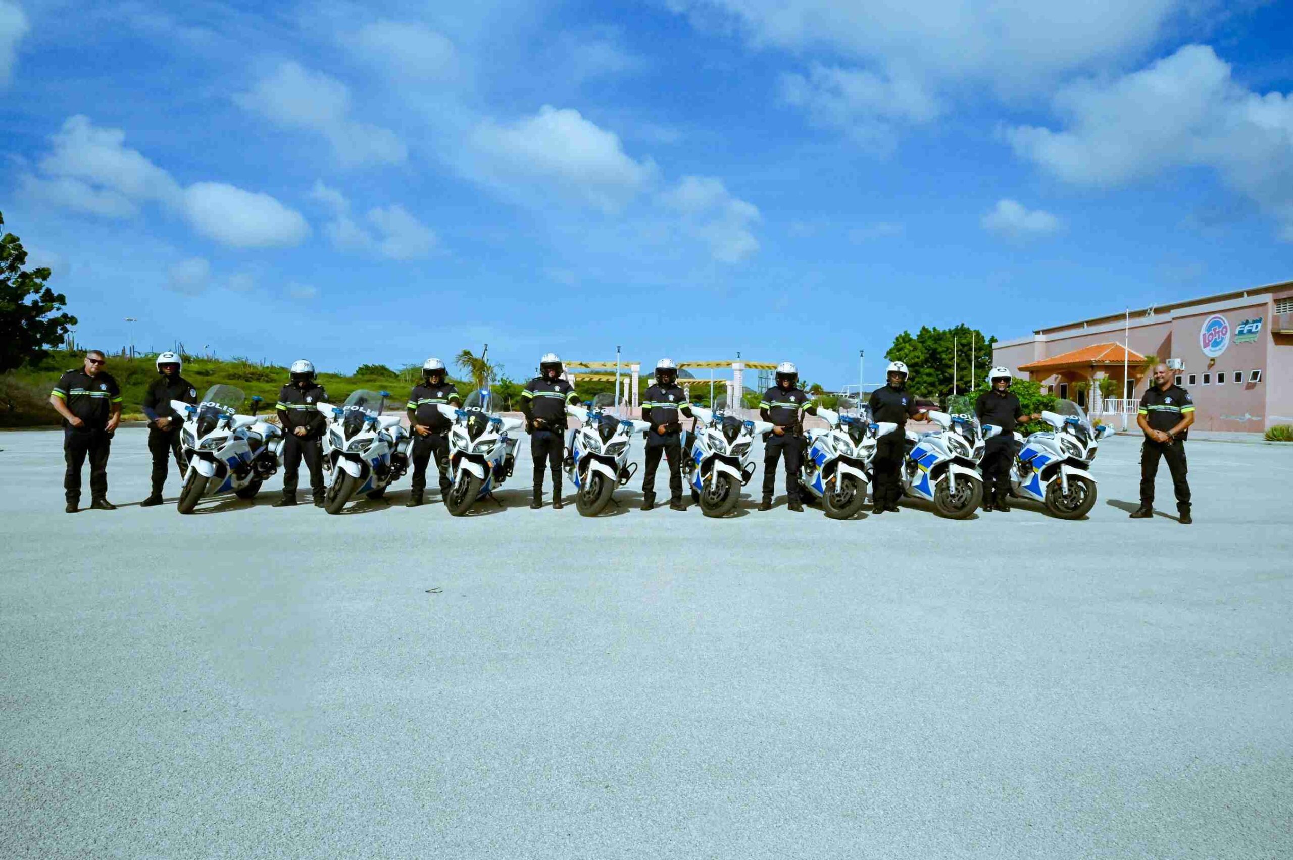 Curaçao police receive specialized motorcycle training in Aruba