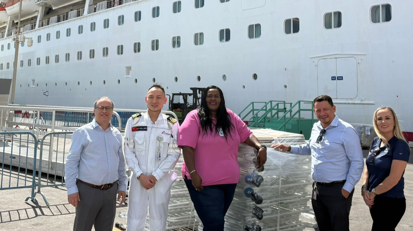 Carnival Cruise Line donates cribs to Aruban children’s foundation