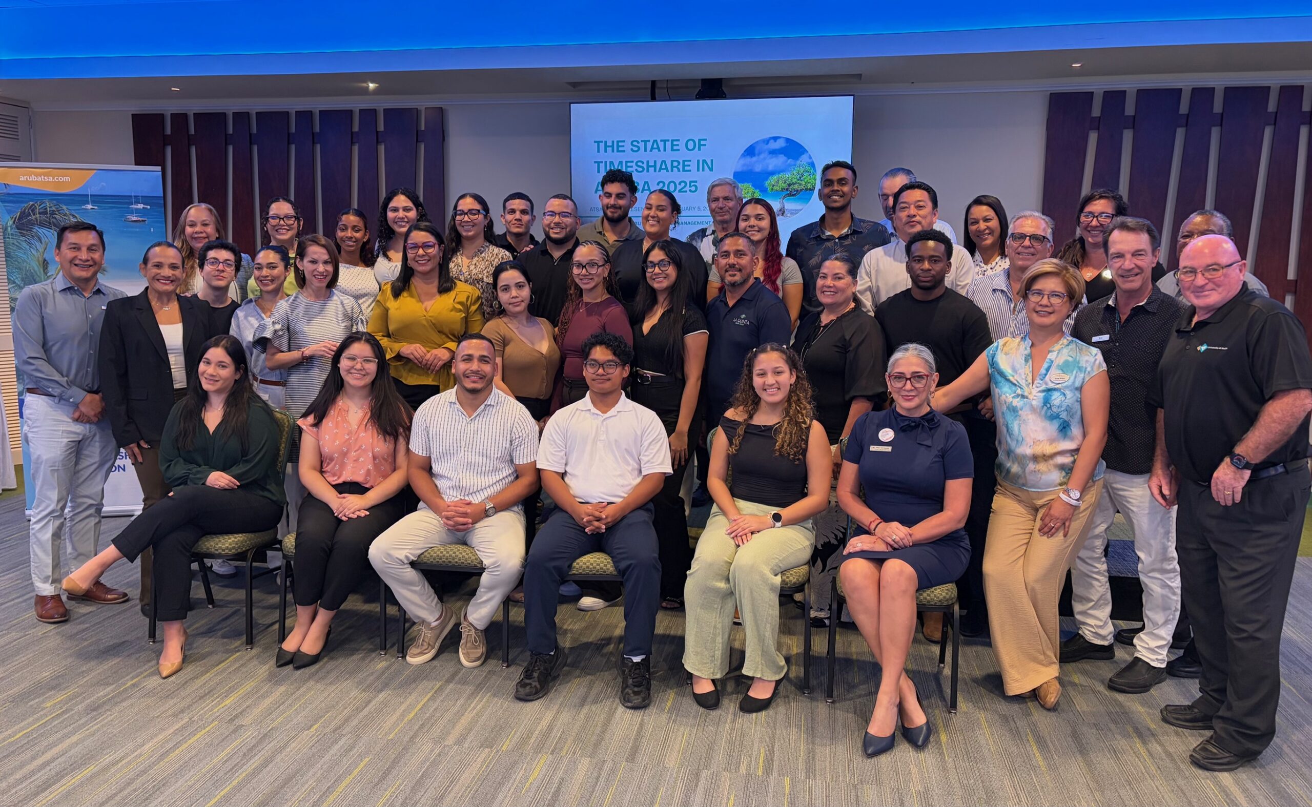 University students deliver detailed report to the Aruba Timeshare Association