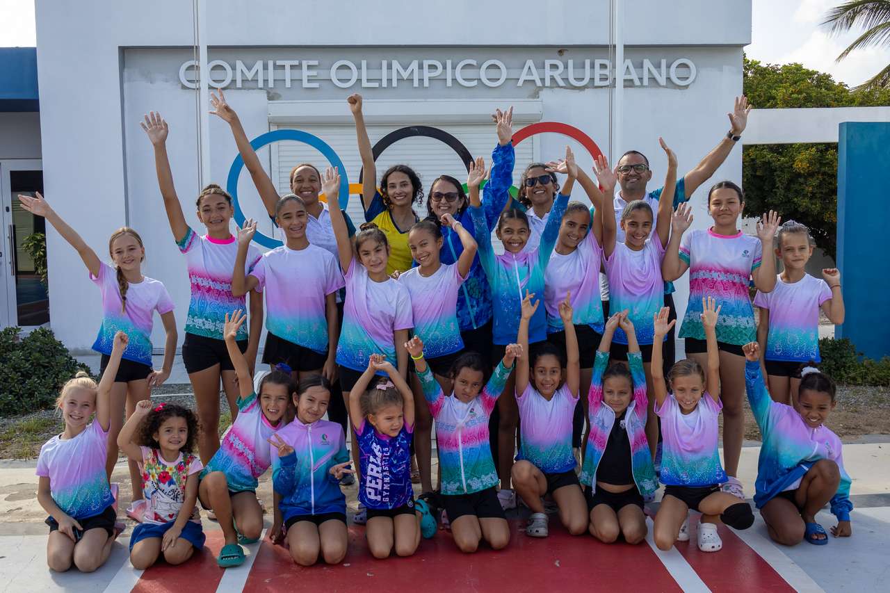 Perla Gymnastics Club visits Aruban Olympic Committee