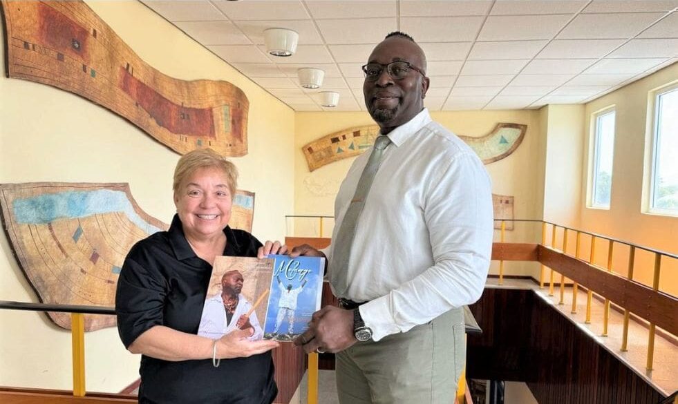 Samuel Dumfries donates ‘Unchained’ and ‘Melange’ to National Library