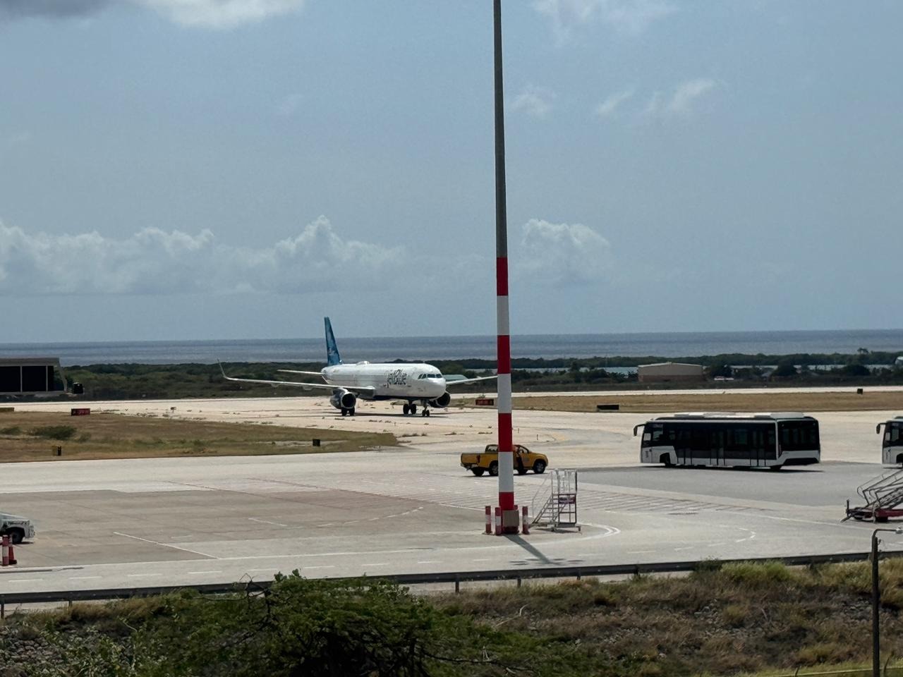 Bomb threat prompts temporary closure of Aruba Airport