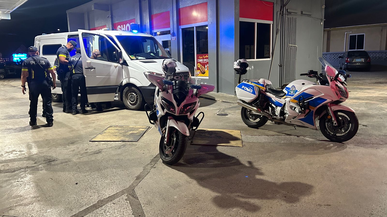 Only two arrests reported during Parade of Lights in San Nicolas