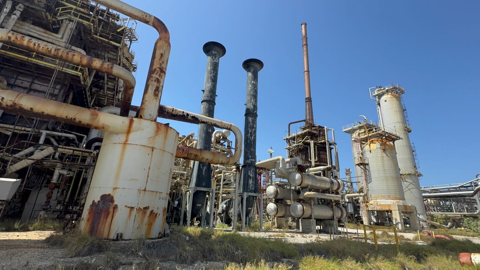 Aruba seeks clarity on refinery cleanup project