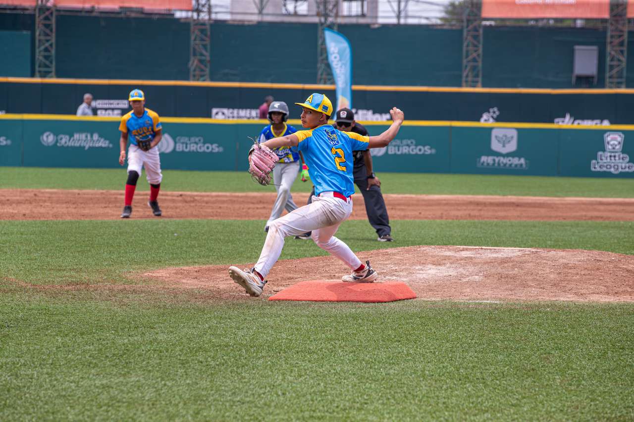 Aruba earns victory after opening loss in Mexico