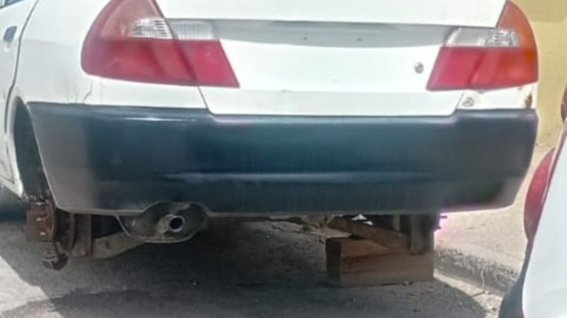 Seroe Blanco residents seek help to remove abandoned vehicle