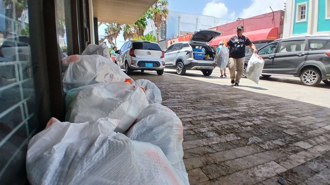 Aruba’s youth take action to keep the island clean