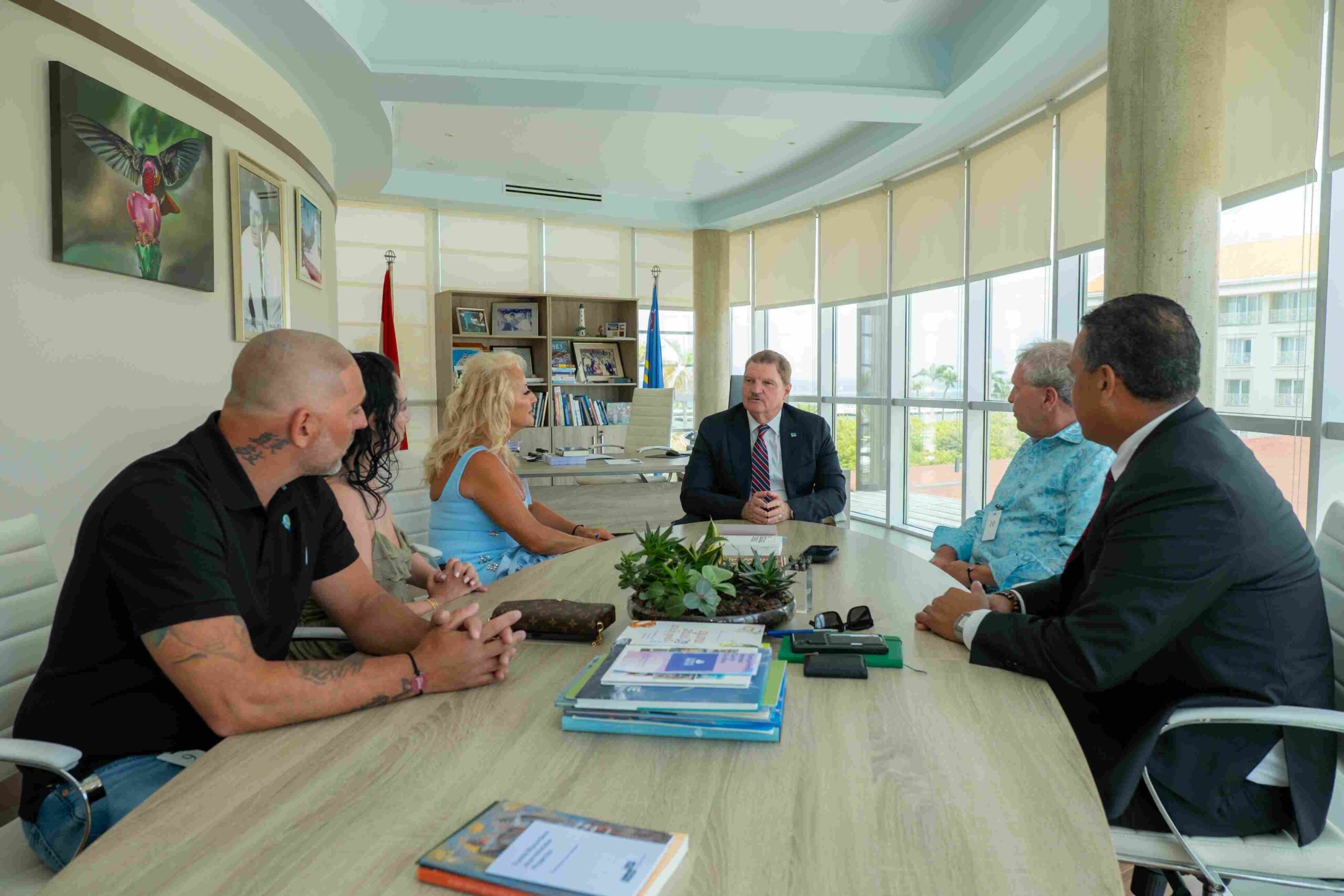 Prime Minister Mike Eman meets with decades-long Aruba visitors